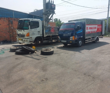 Thay Vỏ, Vá Vỏ Xe Tải – Xe Hơi – Xe Du Lịch Lưu Động Bình Dương – 24/24 Có Mặt