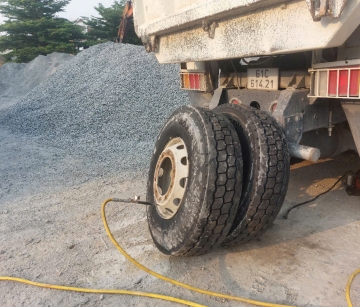 Thay Lốp Xe Container tận nơi – Nhanh Chóng – Phục Vụ 24/7
