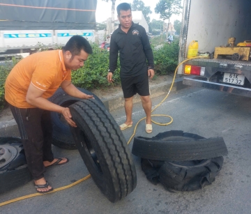VÁ LỐP XE - THAY LỐP XE - THAY LAZANG XE - PHỤC VỤ 24/24