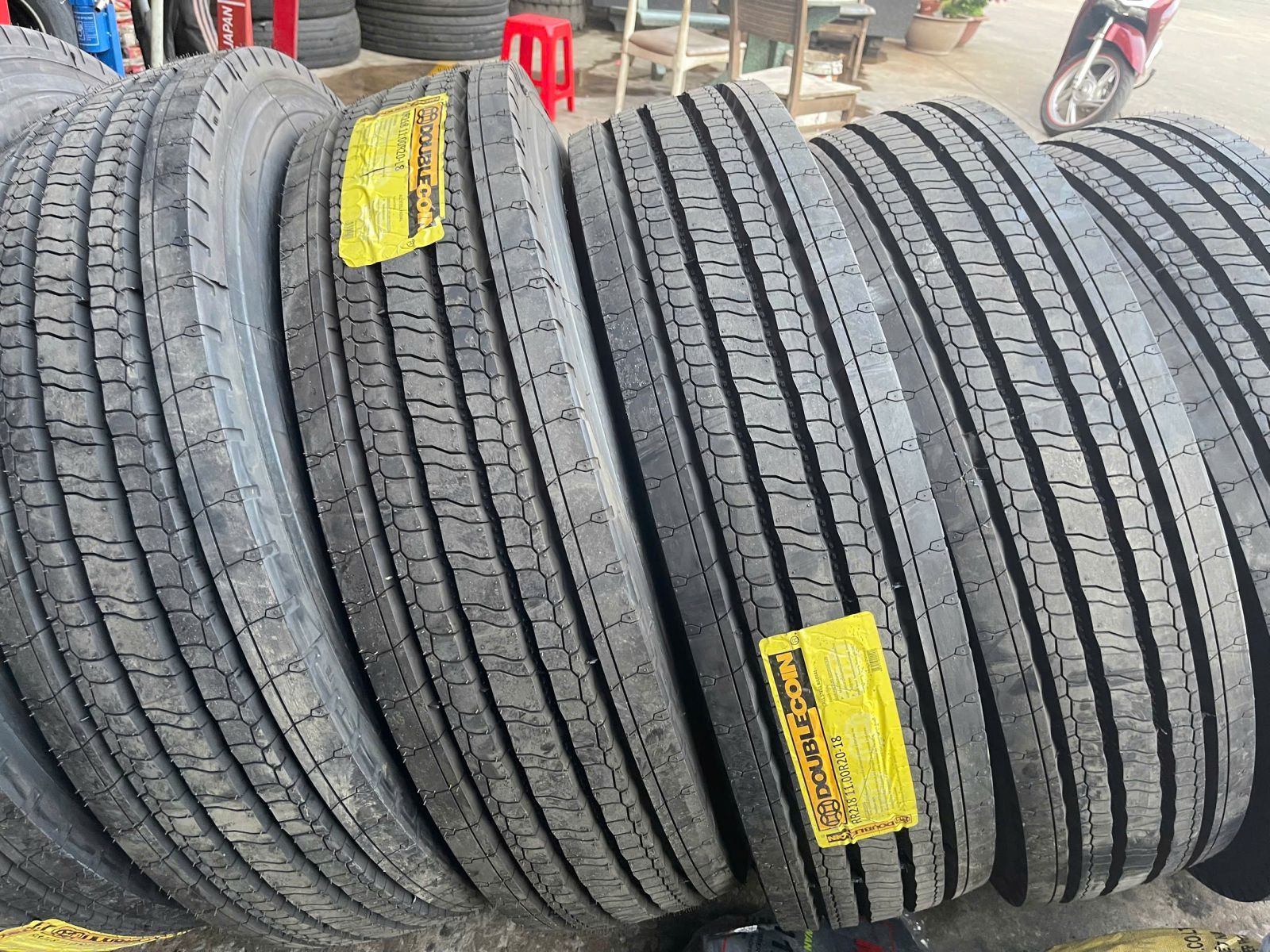 VÁ VỎ XE LƯU ĐỘNG BÌNH DƯƠNG - SIÊU NHANH