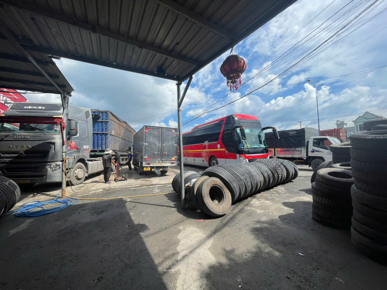 DỊCH VỤ LẮP RÁP LỐP XE Ô TÔ / BÃI XE/ QUỐC LỘ UY TÍN NHẤT