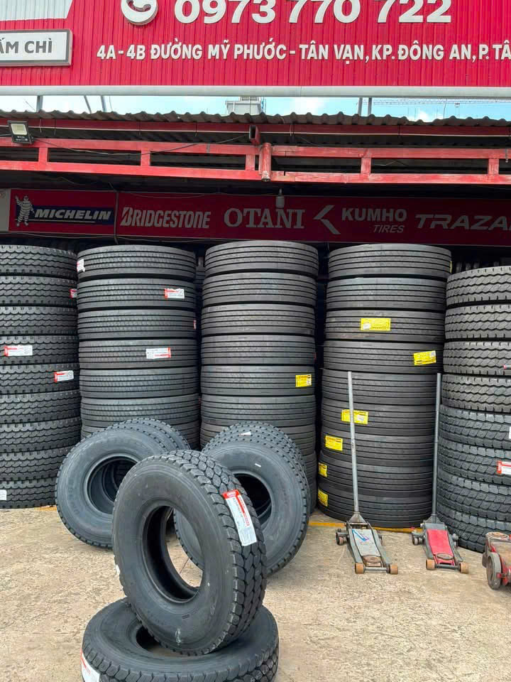 LỐP 8.25R16 MAXXIS UM968 18PR DÙNG CHO XE GÌ?