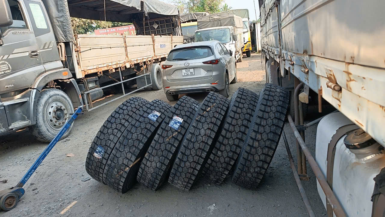 Cung cấp các loại vỏ xe container giá rẻ tại Bình Dương Dịch Vụ 24/24
