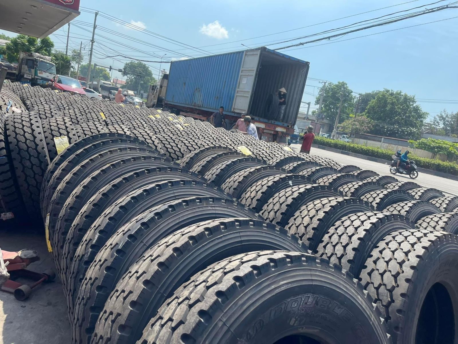 TRUNG TÂM PHÂN PHỐI LỐP XE Ô TÔ CHUYÊN CHẠY CẢNG HÀNG HÓA TẠI BÌNH DƯƠNG HCM