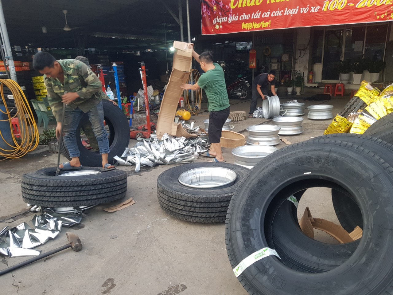 HƯỚNG DẪN THAY LỐP XE TẢI ĐÚNG CÁCH