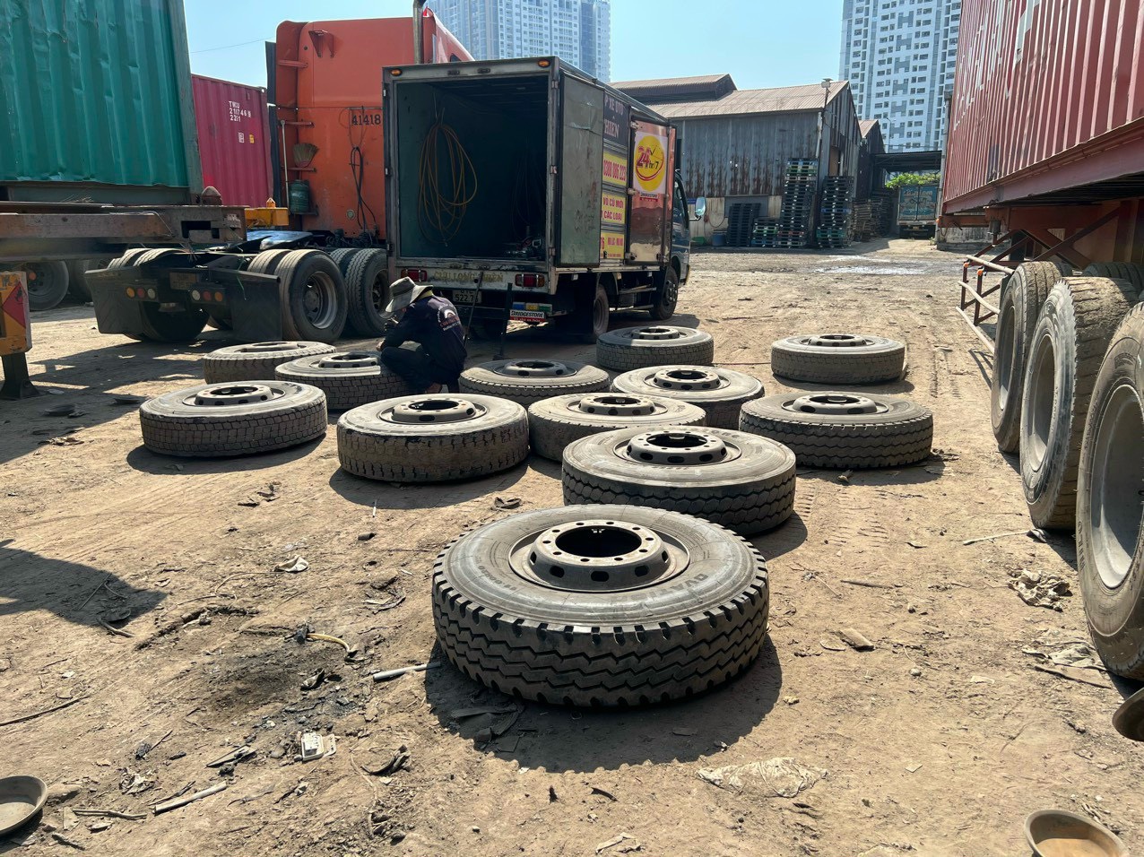 Địa Chỉ Thay Lốp Ô Tô Cuối Tuần - Phục Vụ 24/24 Tại đường Mỹ Phước Tân Vạn