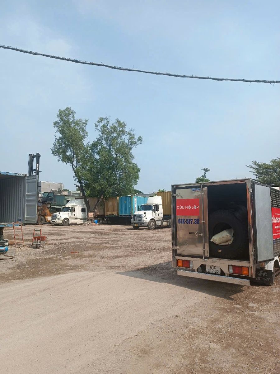 CỨU HỘ - VÁ VỎ LƯU ĐỘNG 24/24 TAI BÌNH DƯƠNG: CÔNG TY TNHH MTV TM DV CỬU LONG THIÊN – UY TÍN, NHANH CHÓNG.