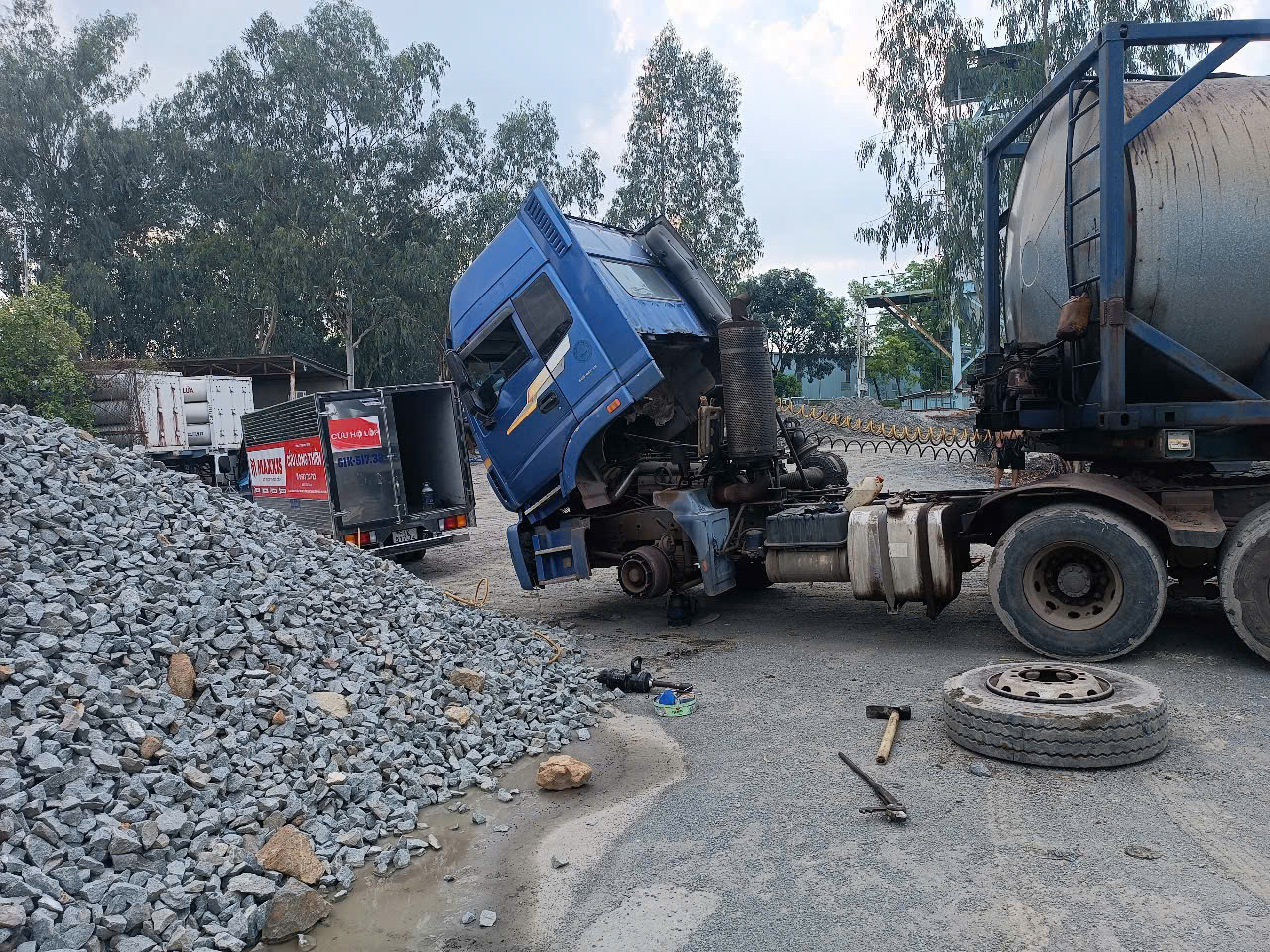 Dịch vụ vá lốp xe lưu động Bình Dương – Có mặt 24/7 trên mọi tuyến đường Dĩ An, Thuận An, Thủ Dầu Một