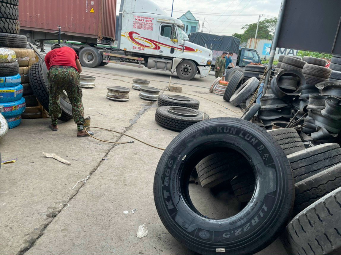 Thay Lốp Xe Ô Tô  Ở Bình Dương – Hỗ Trợ Mọi Dòng Xe, Xe Du Lịch, Xe Tải, Xe Ben, Xe Nâng, Xe Container