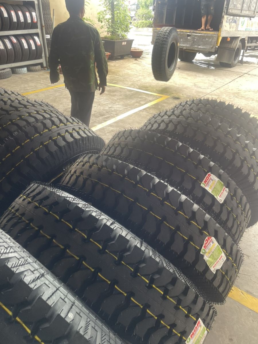 Lốp xe MAXXIS 11R22.5 16PR MA189
