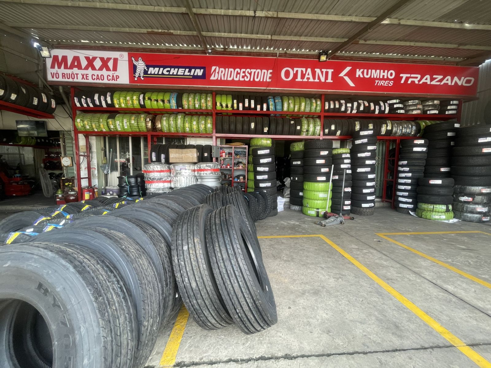 Lốp xe : WESTLAKE  255/50R20 SU318