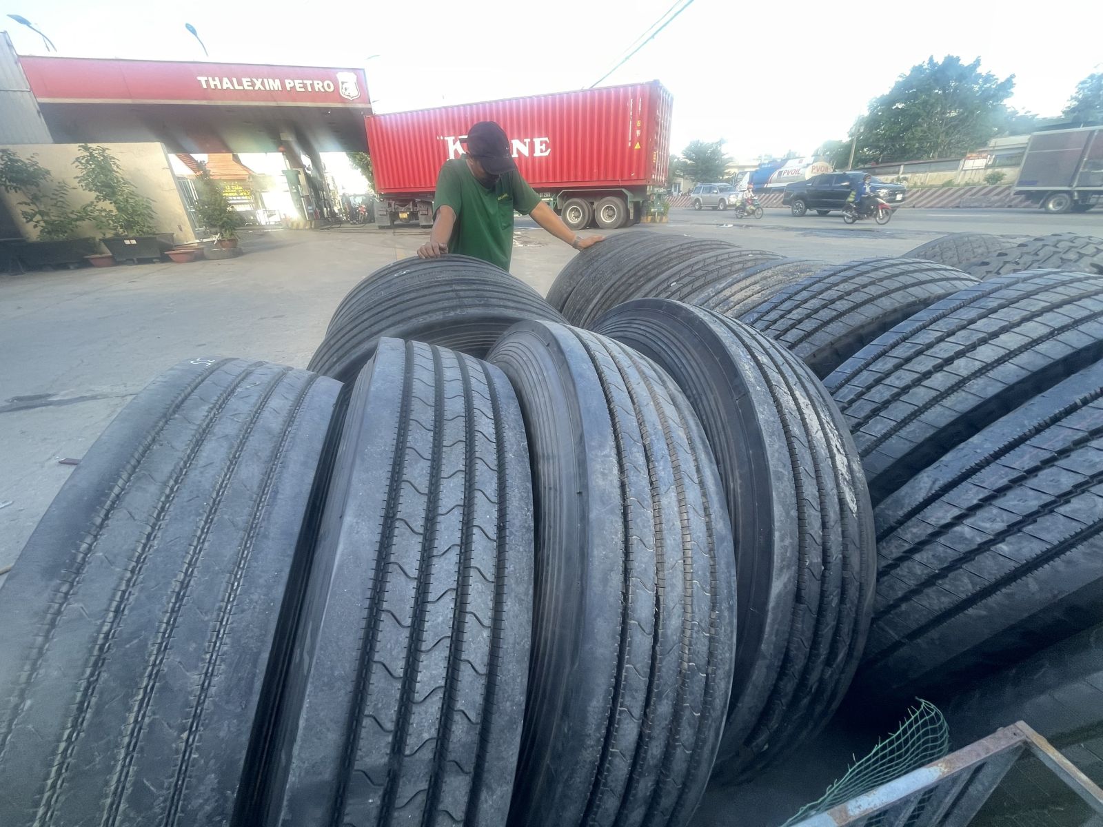 Lốp xe tải Cũ - Tại Kho TP.HCM