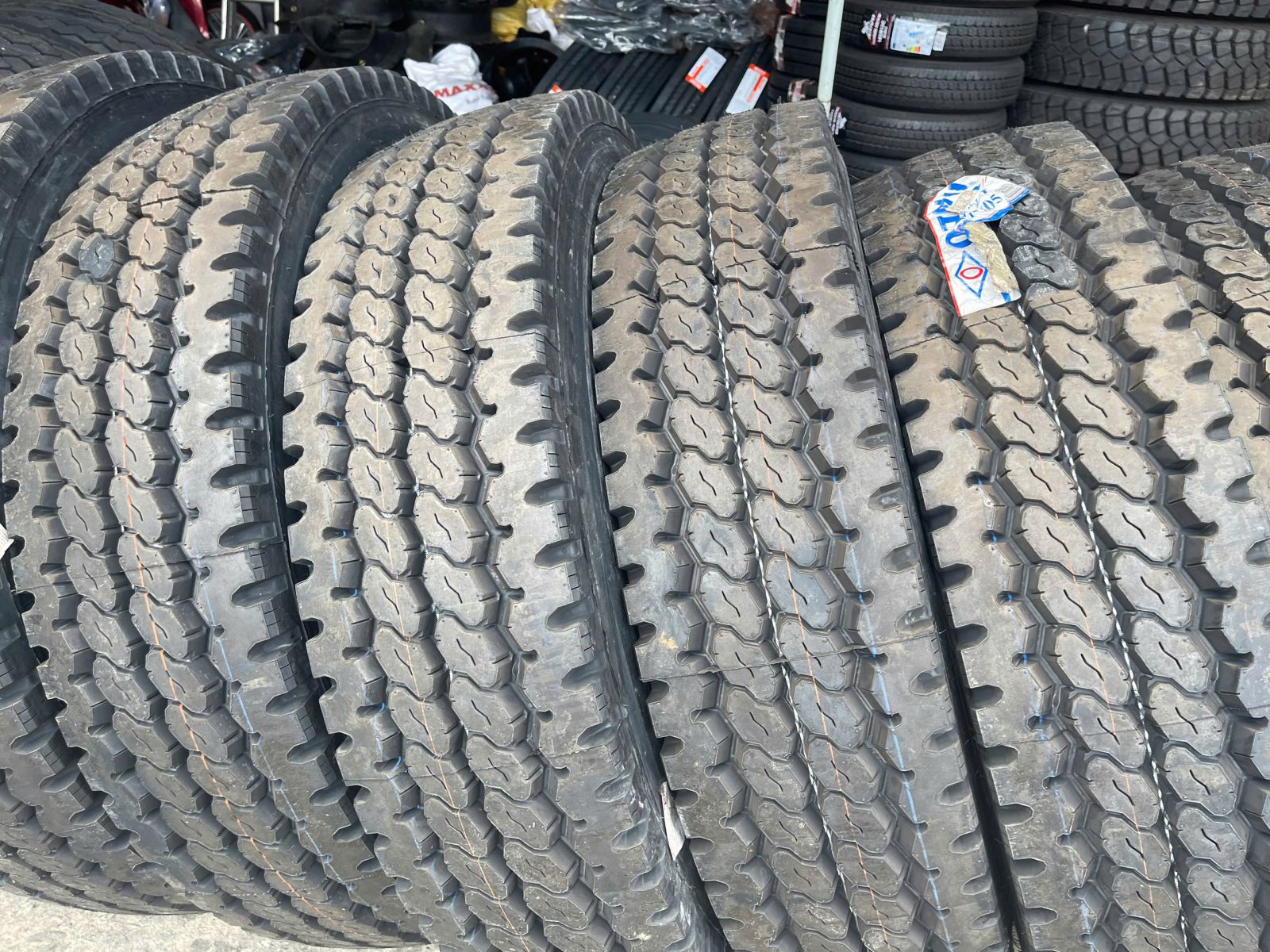 VÁ LỐP ĐƯỜNG MỸ PHƯỚC TÂN VẠN 24/24