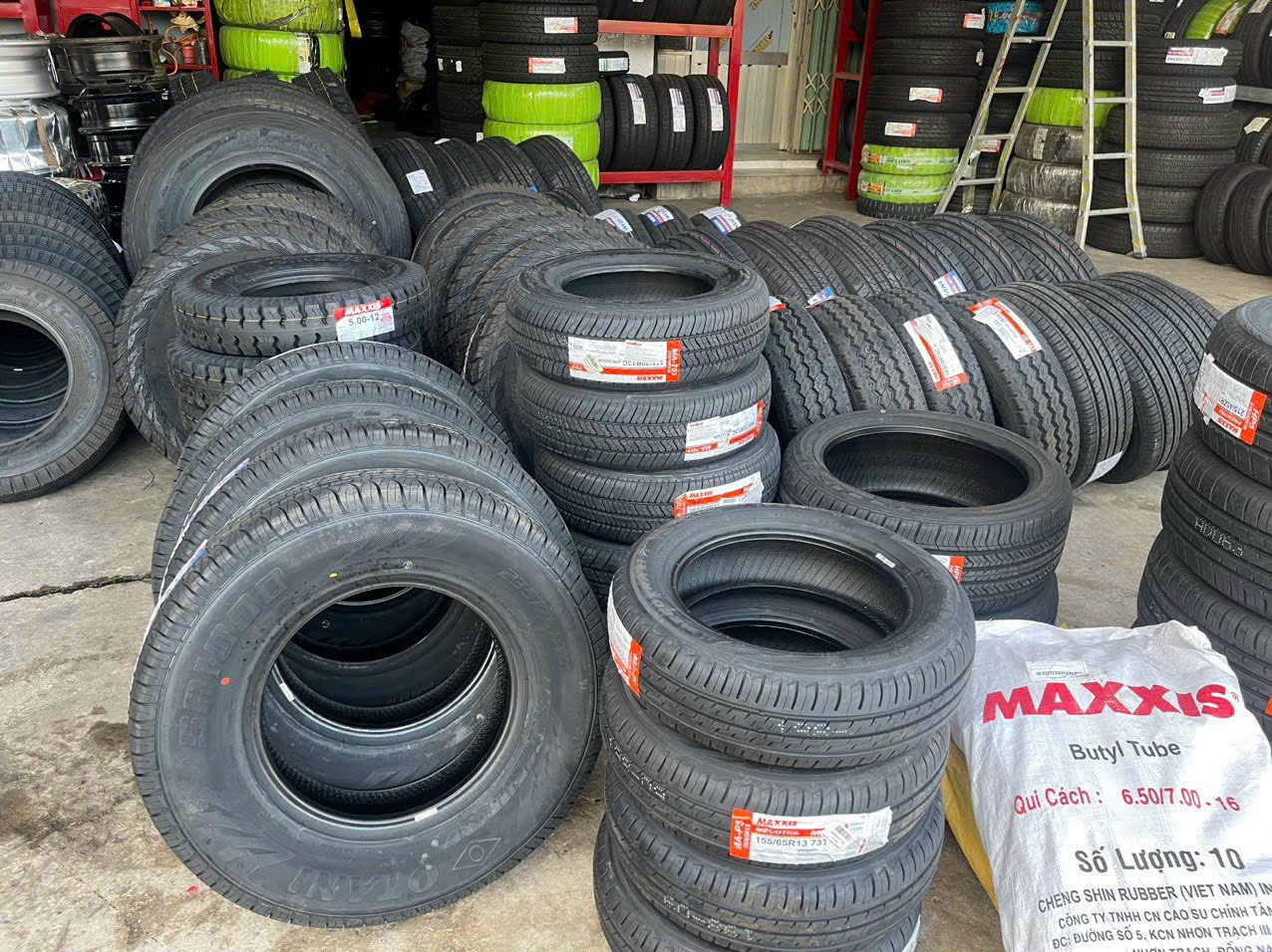 Lốp xe MAXXIS 225/45R17
