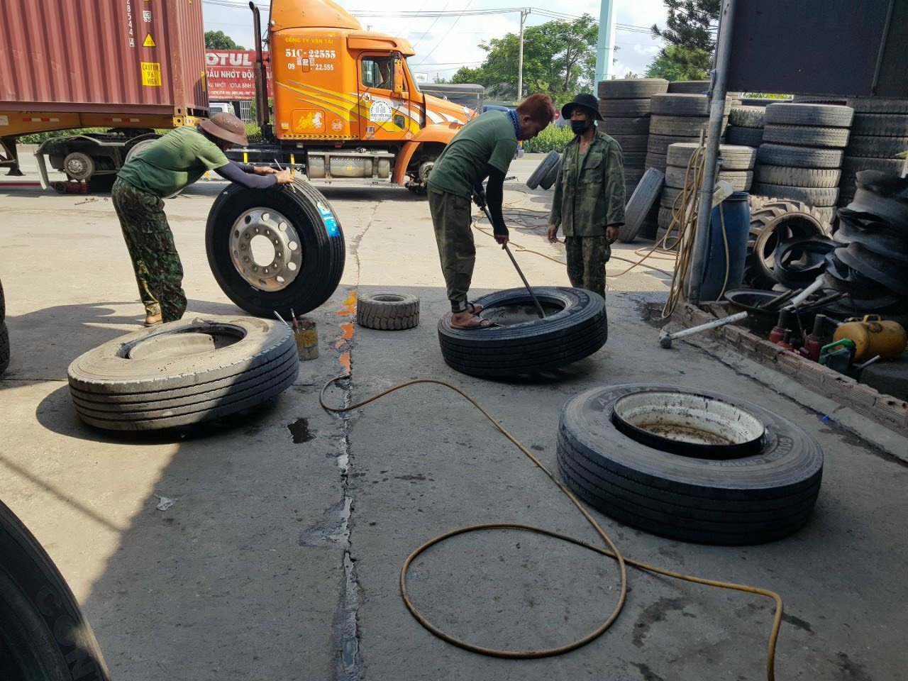 LỐP XE TRAZANO 1100R20 CR976A