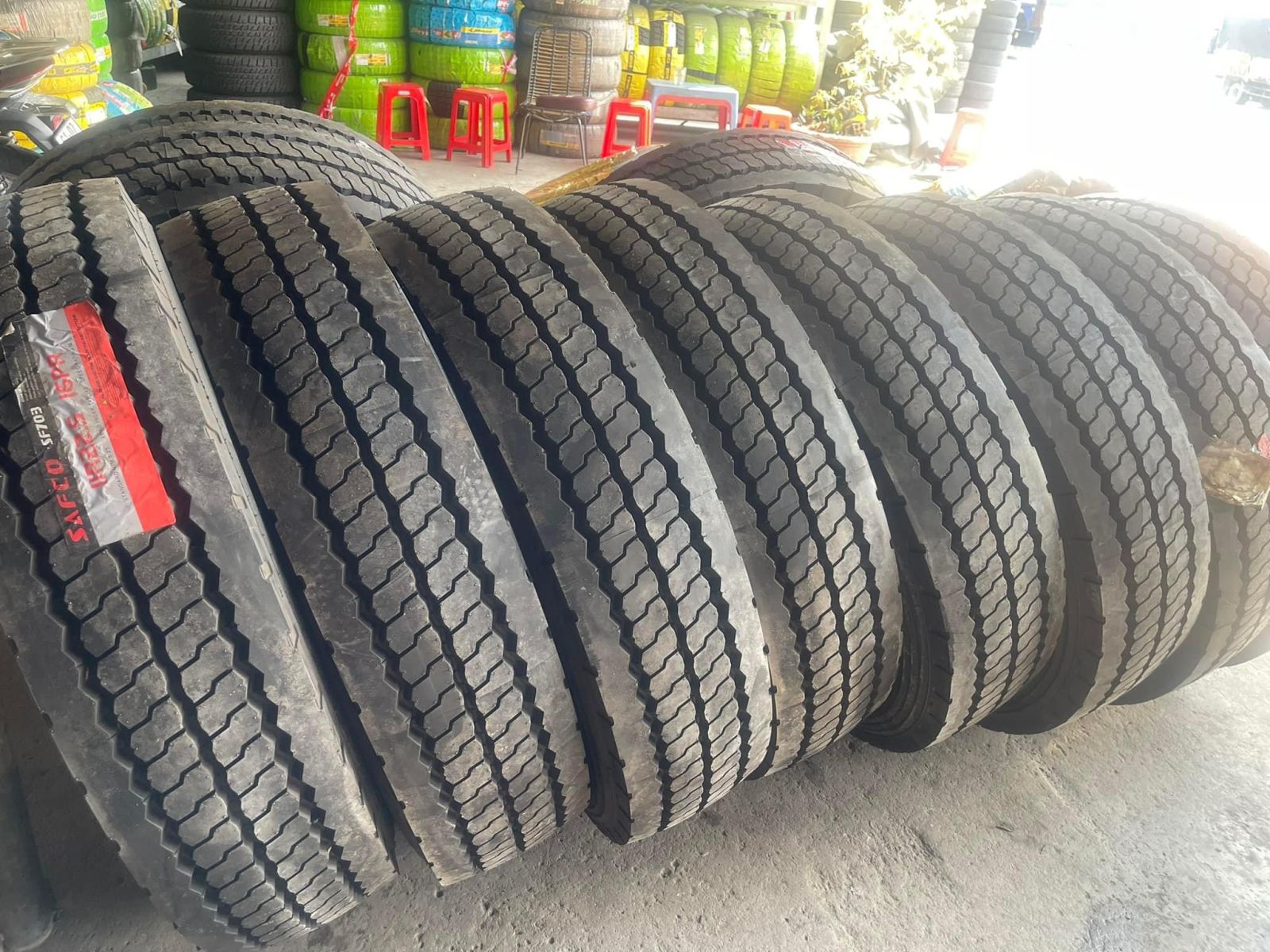 Lốp xe MAXXIX 9.00R20 18PR