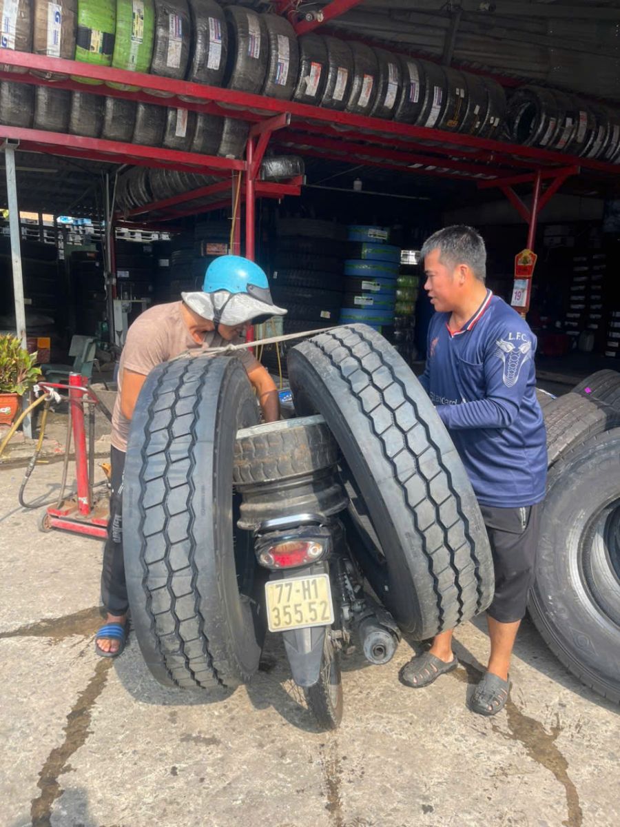 VÁ VỎ LƯU ĐỘNG 24/24 QUỐC LỘ 1K DĨ AN