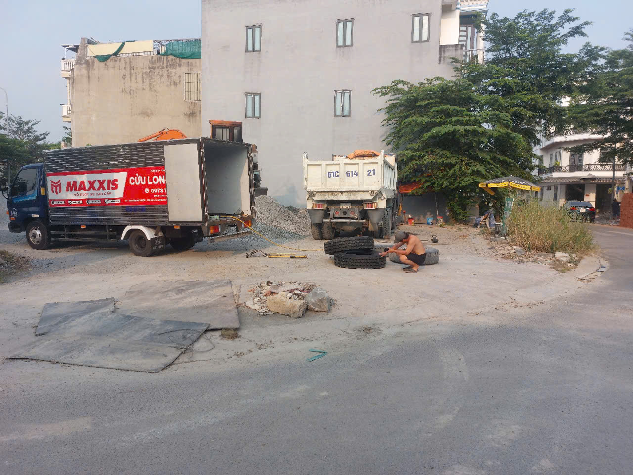 VÁ LỐP LƯU ĐỘNG - KHU CÔNG NGHIỆP SÓNG THẦN