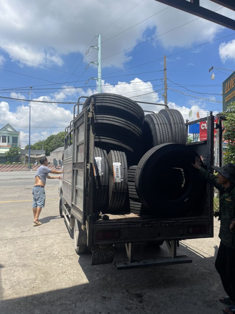 Lốp xe TRAZANO 11R22.5 AZ850