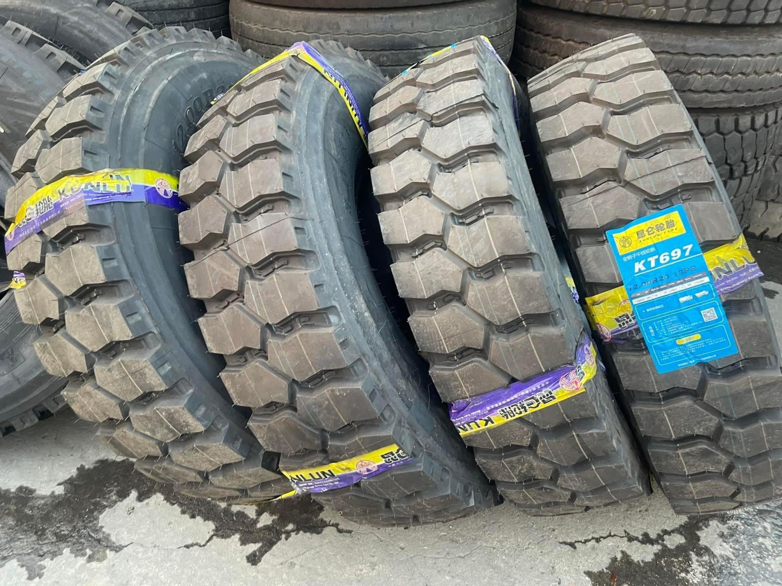 Lốp Xe KUN LUN 11R22.5 18PR KT879