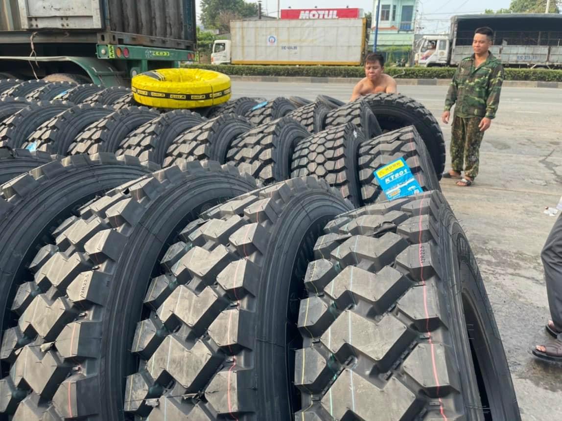 Lốp Xe KUNLUN 12R22.5 18PR KT876