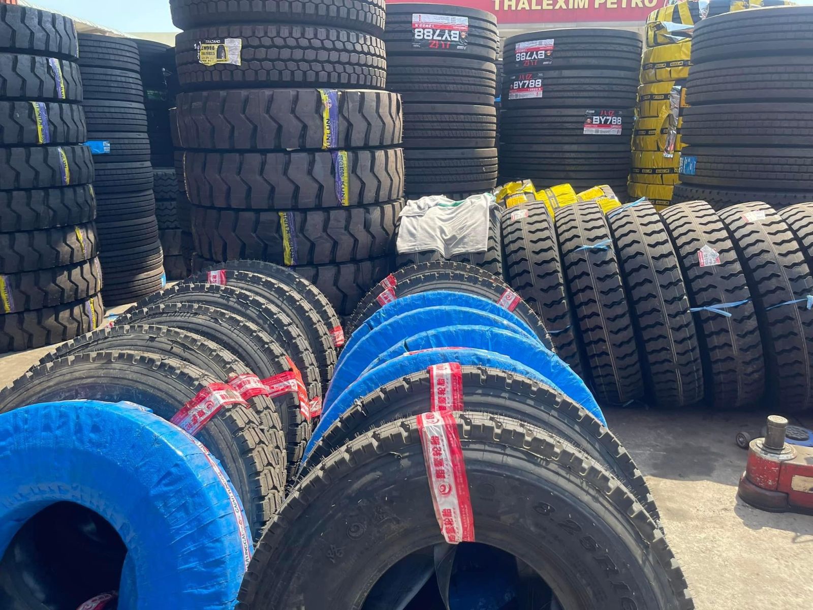 Lốp Xe KUNLUN 12R22.5 18PR KT876