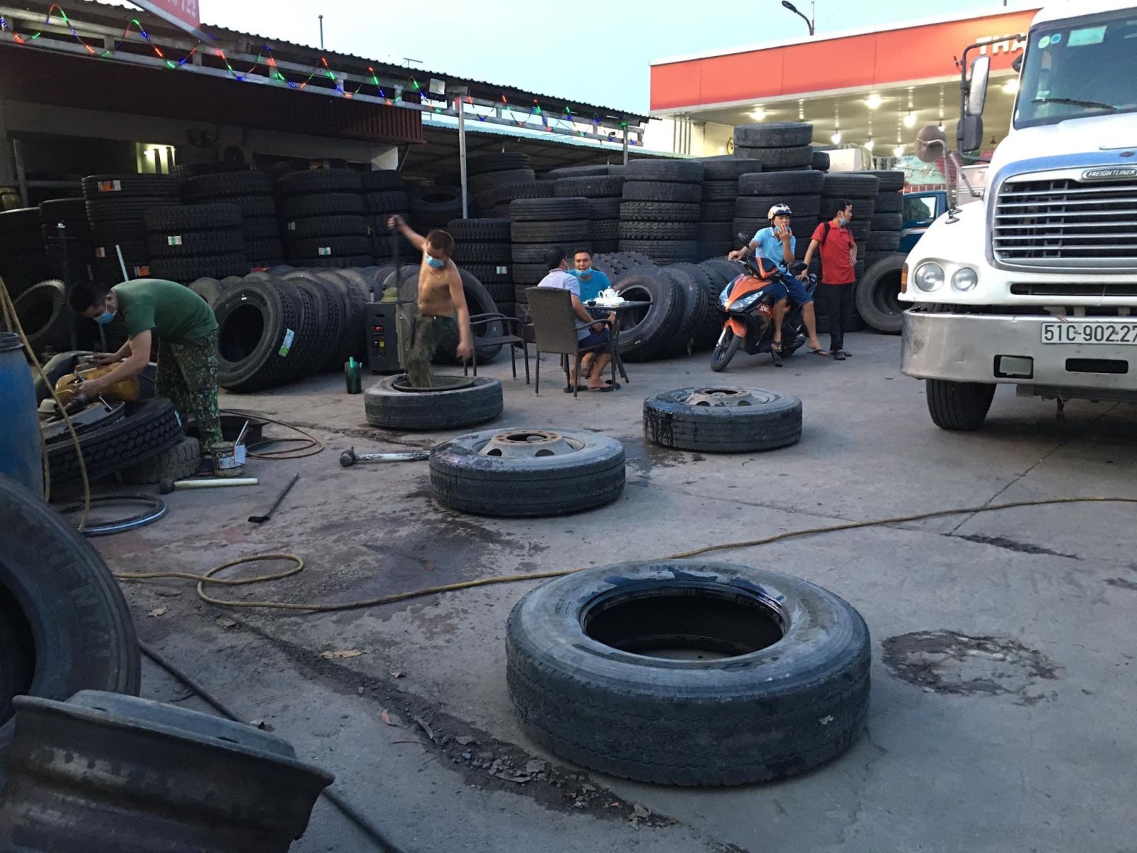 Vá Vỏ Lưu Động Phường Tân Đông Hiệp – TP.HCM