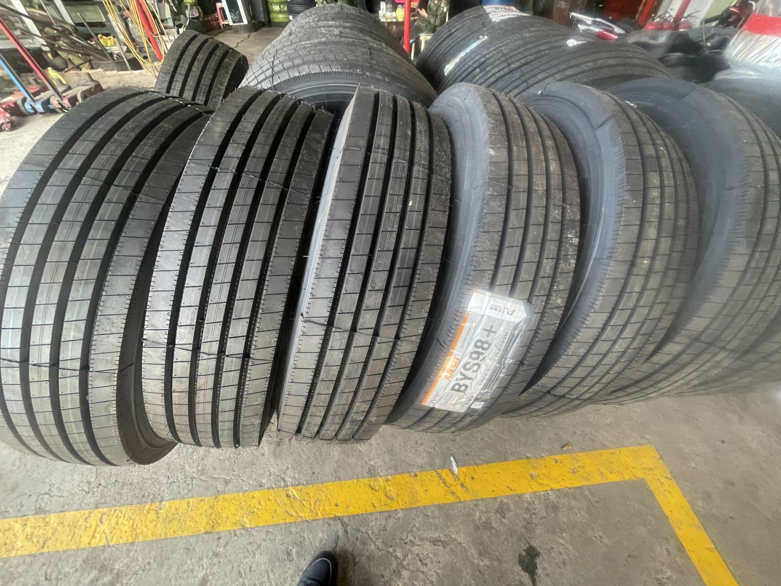 Lốp Xe MICHELIN 11.00R20 