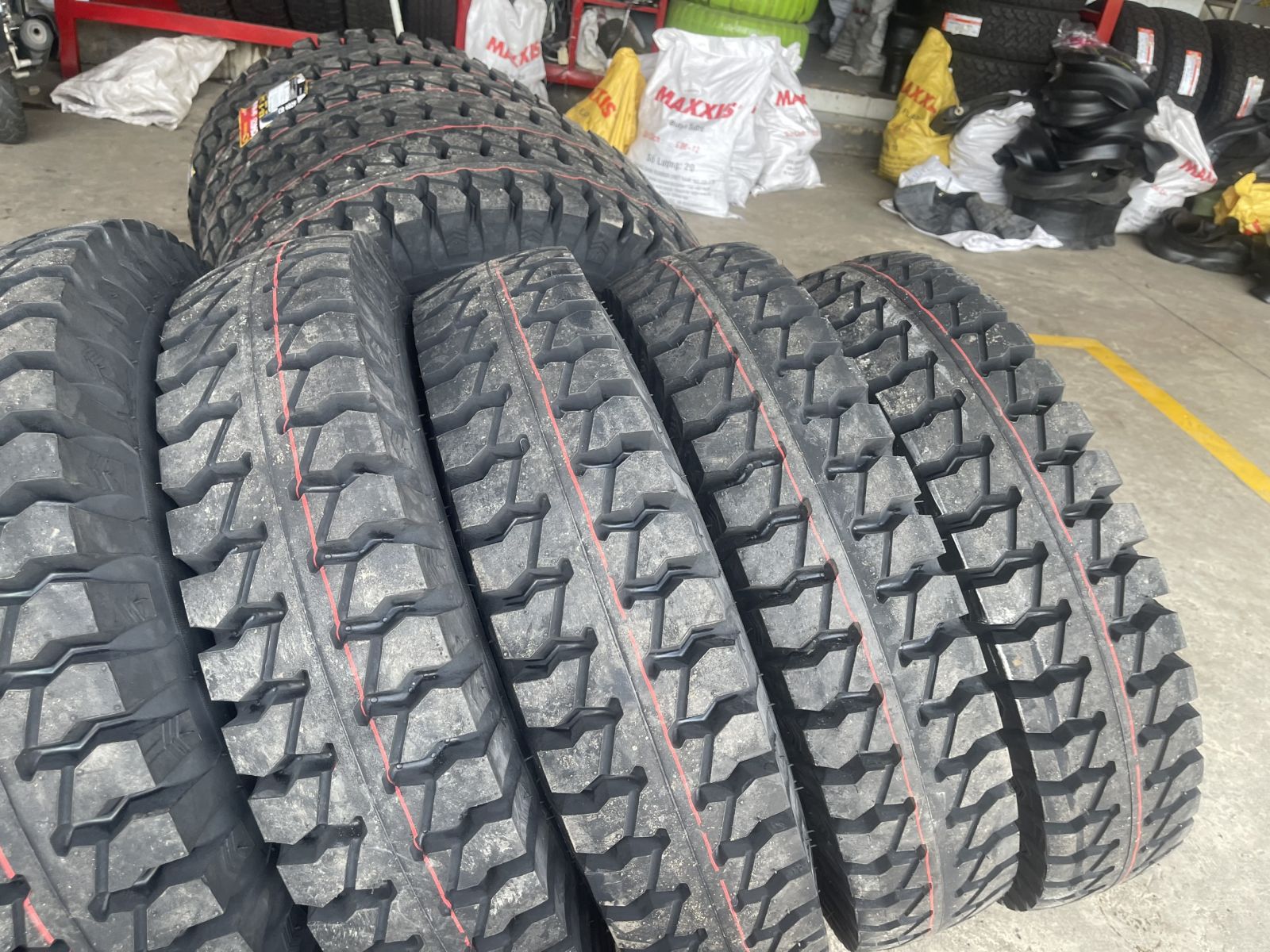 Lốp Xe CASUMINA 8.25-16 20PR 