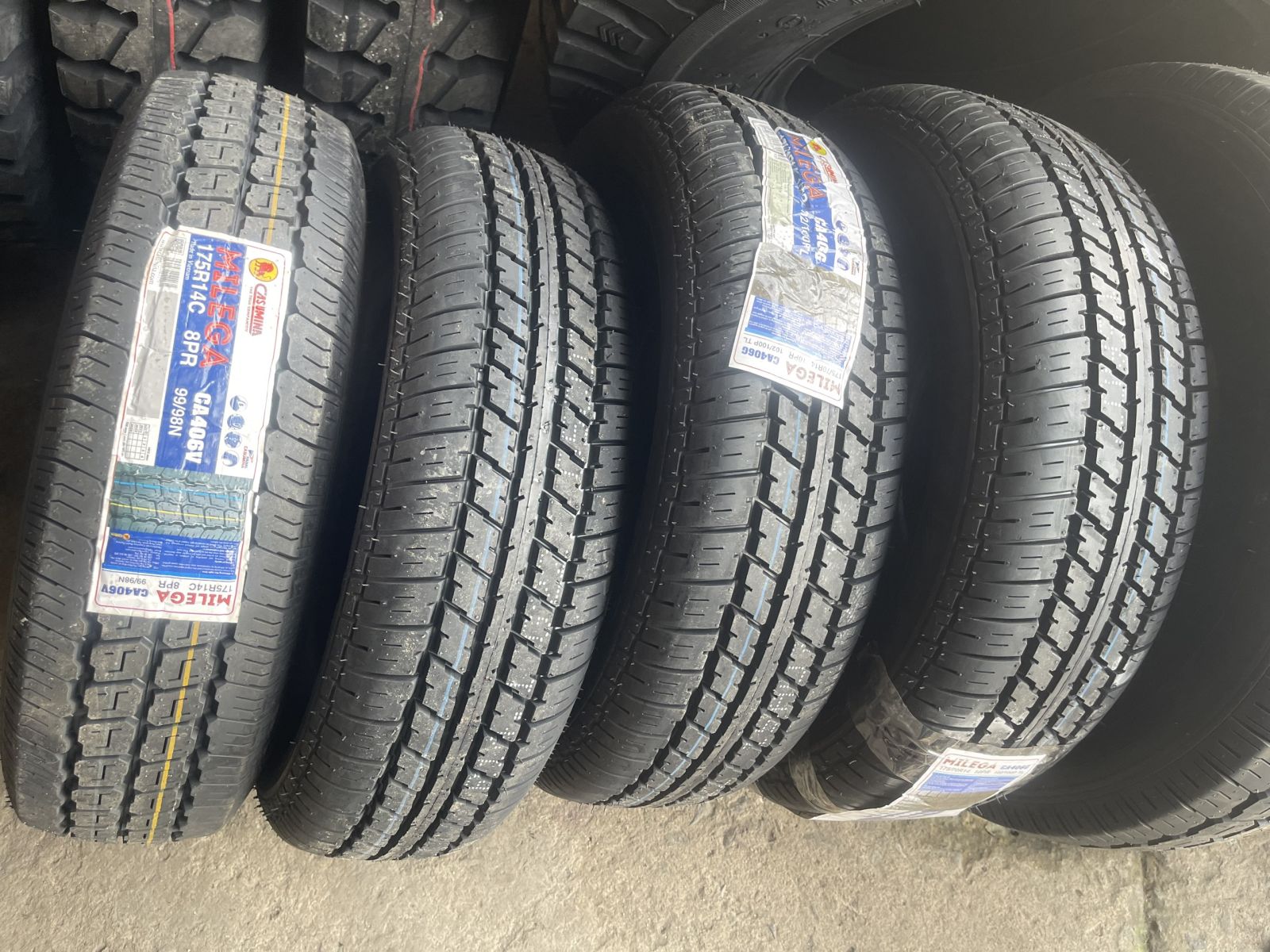 Lốp Xe CASUMINA 175R14C 8PR