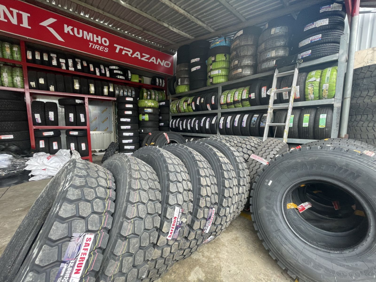 Lốp xe du lịch Bridgestone  285/45R19
