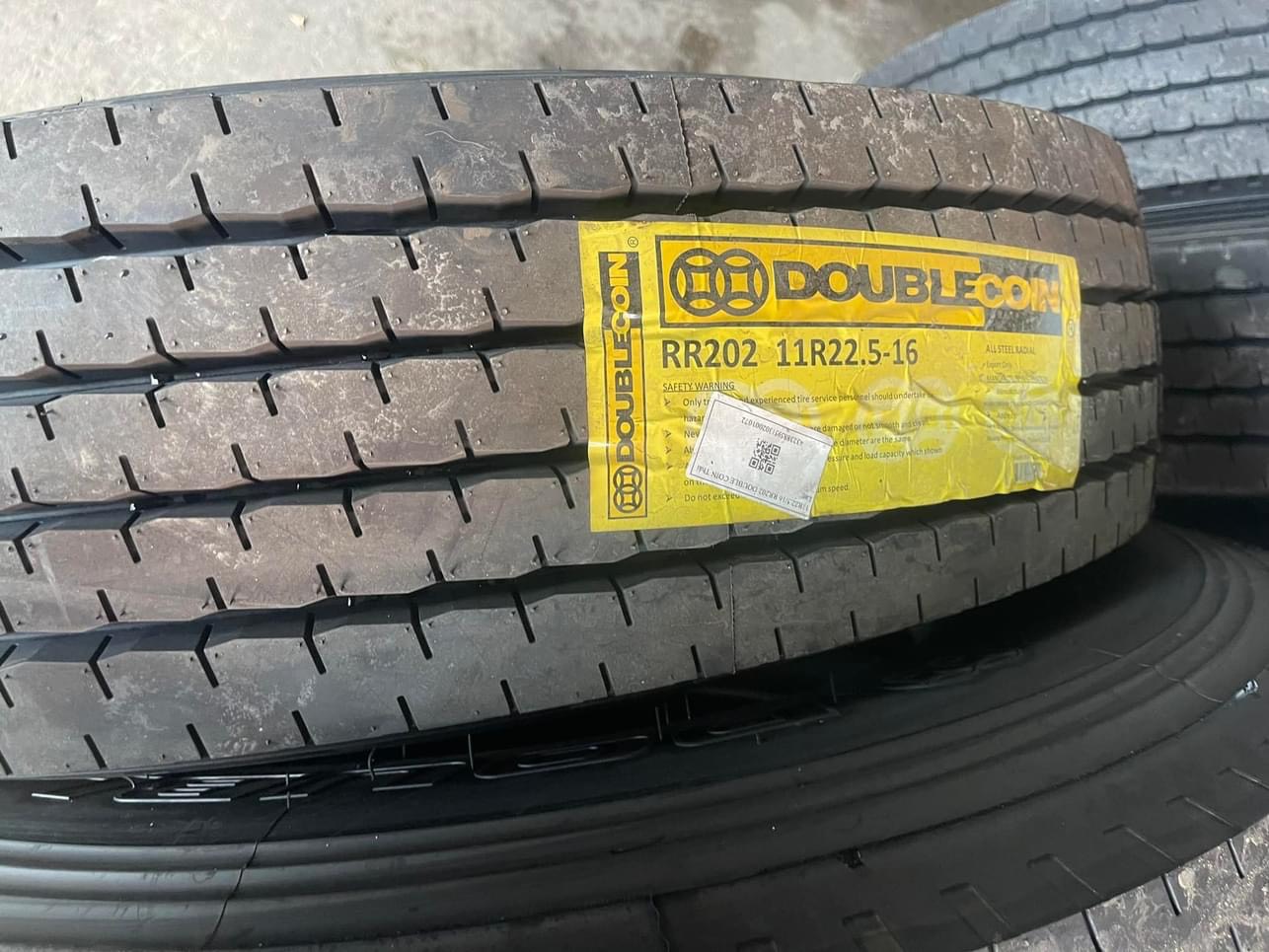 Lốp Xe DOUBLE COIN 12R22.5