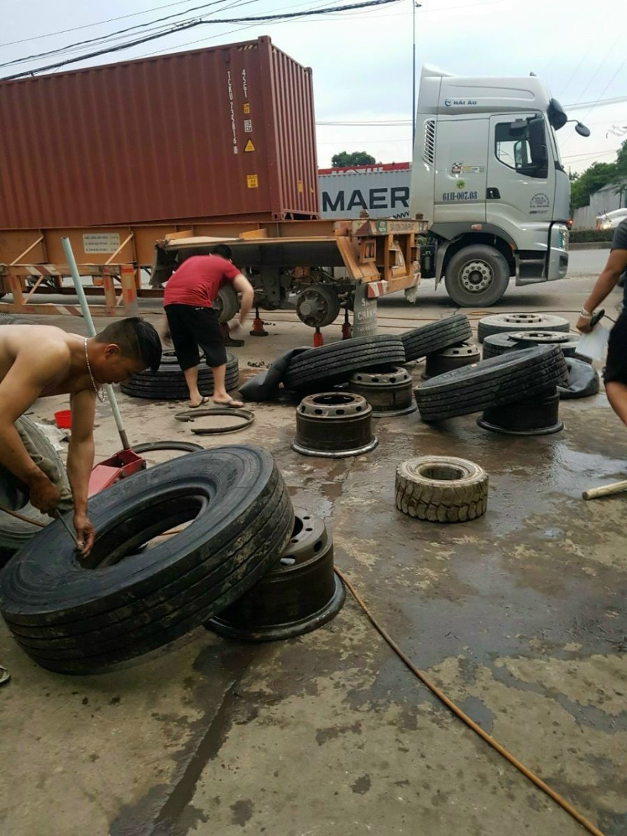 Lốp XE BLACKHAWK 7.50R16LT 16PR