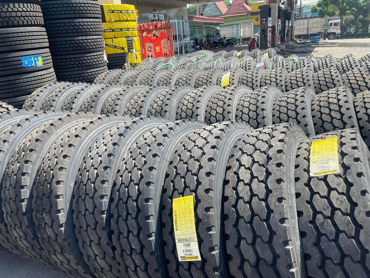 Lốp Xe DOUBLE COIN 12R22.5