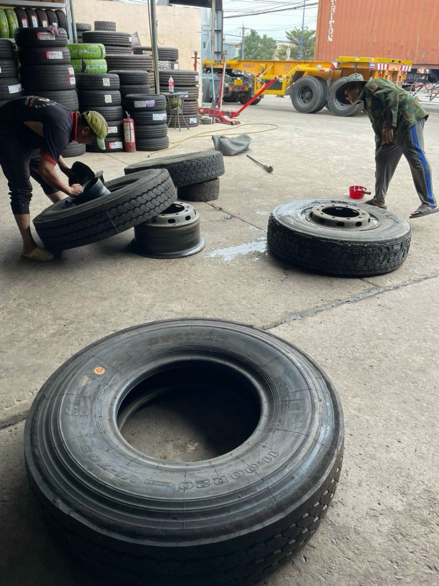 Lốp  Xe CASUMINA  8.25-16  18PR