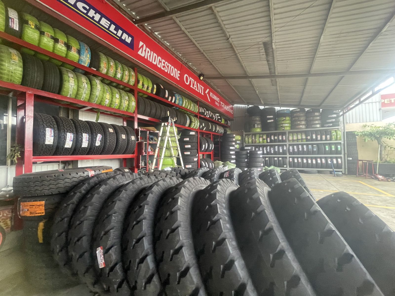 Lốp xe Westlake 215/60R17