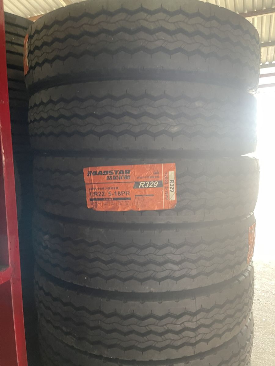 Lốp Xe  ROADSTAR 12R22.5 18PR