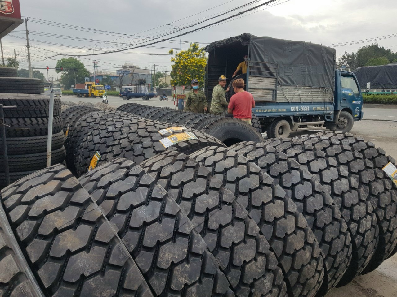 Lốp Xe  DOUBLECOIN  8.25R20-14