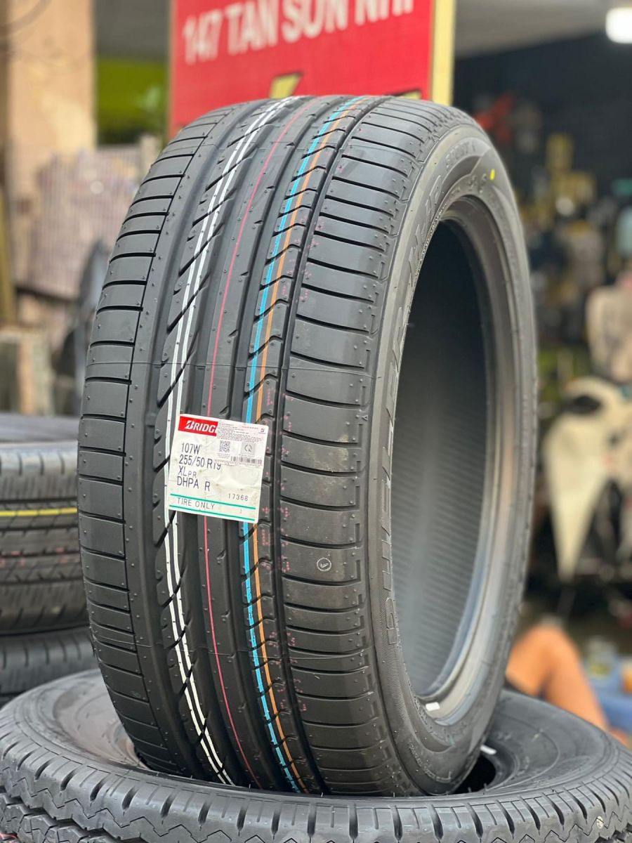 Lốp xe du lịch Bridgestone 225/50R19